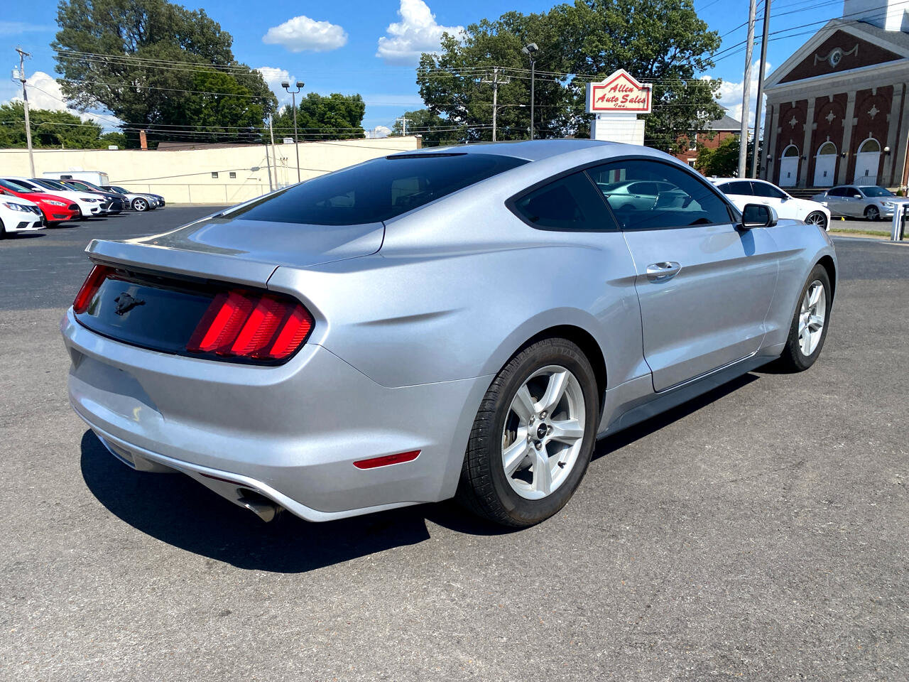 Used 2017 Ford Mustang Coupe image 5