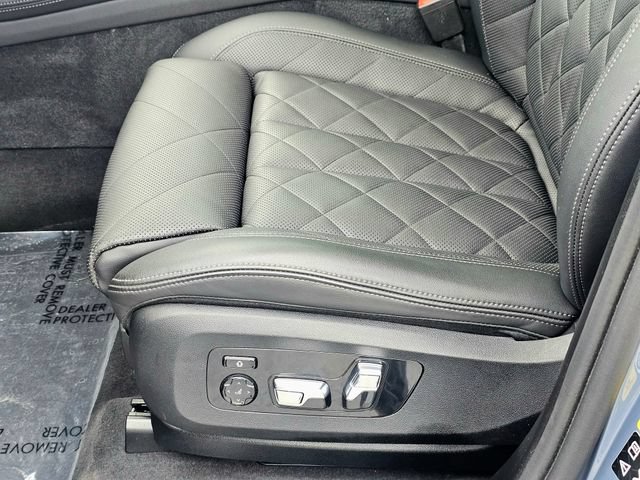 Used 2024 BMW X7 xDrive40i w/ Executive Package AWD/4WD image 18