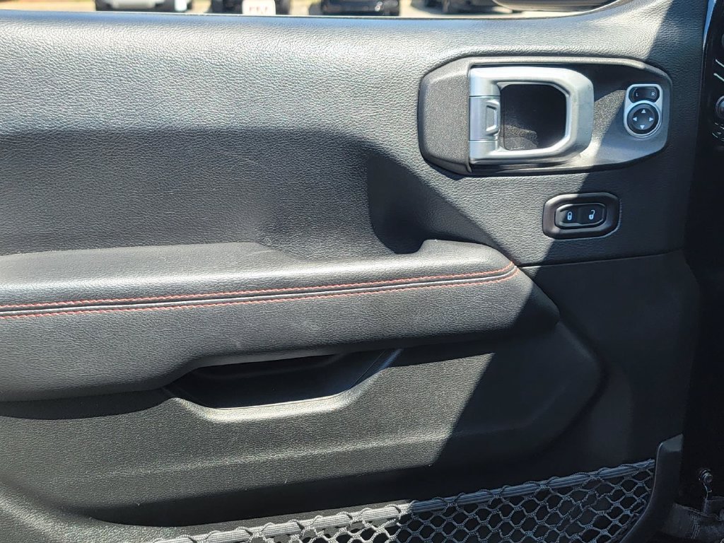 Used 2018 Jeep Wrangler Unlimited Rubicon w/ Dual Top Group AWD/4WD image 13
