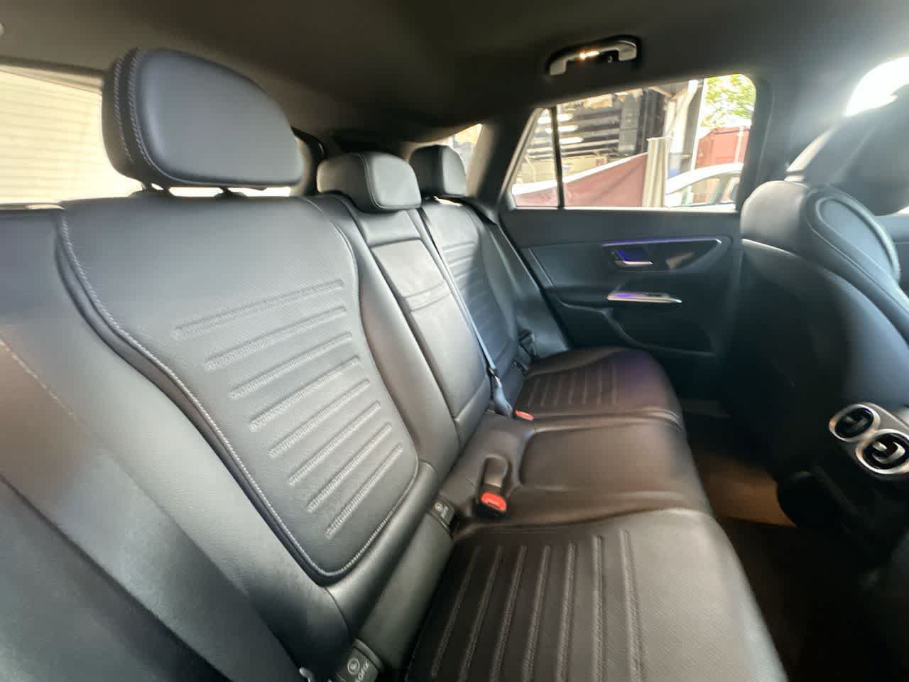 Used 2025 Mercedes-Benz GLC 300 4MATIC image 26