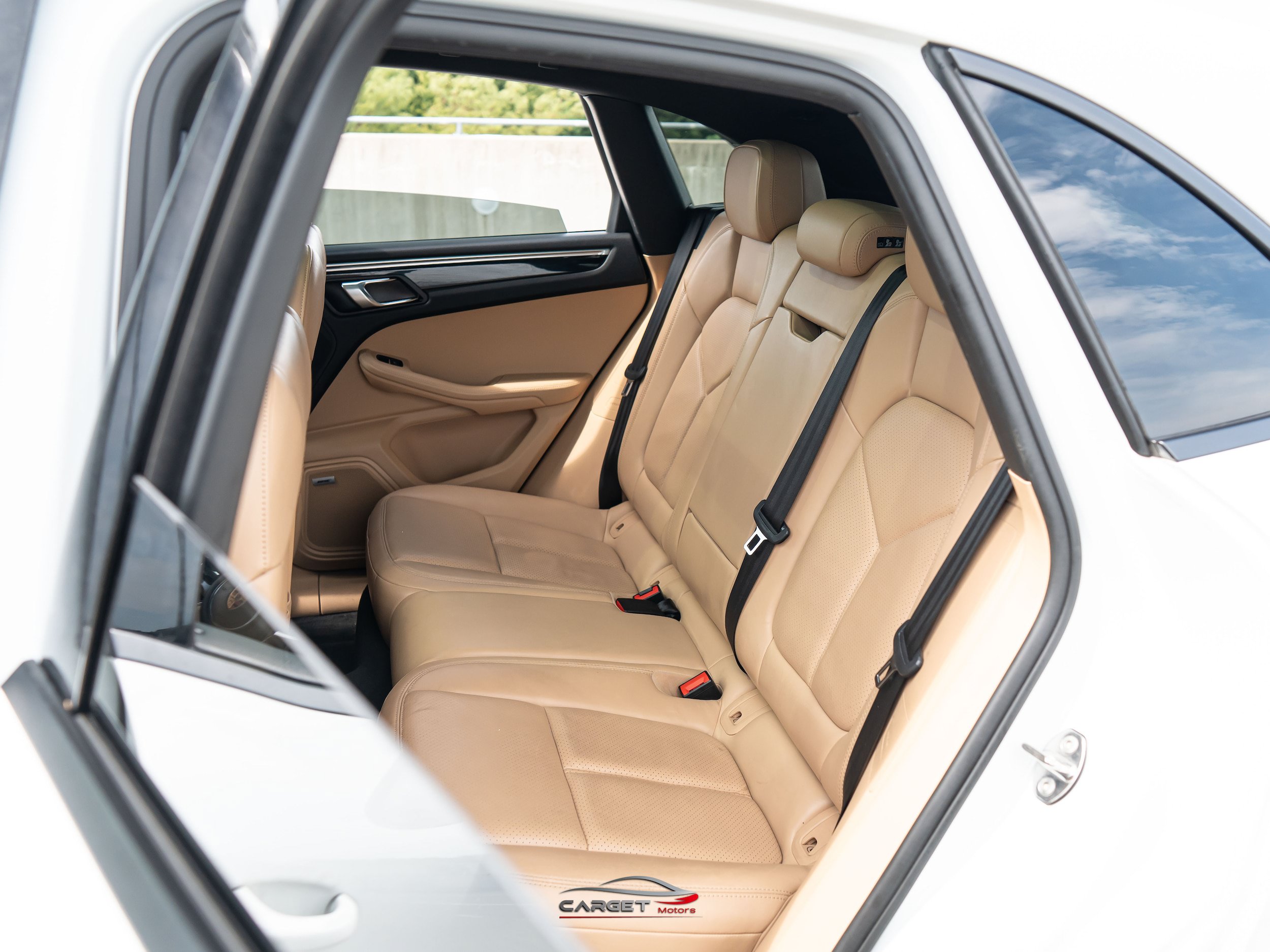 Used 2018 Porsche Macan AWD/4WD image 20