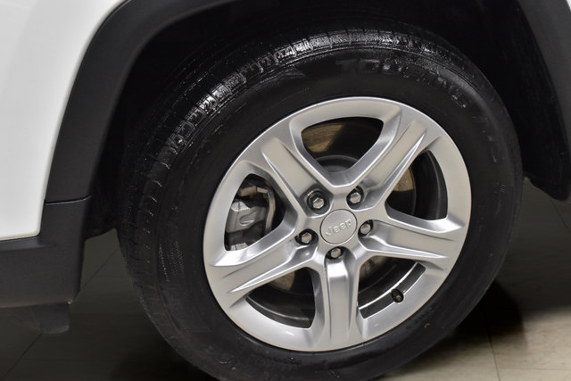 Certified 2024 Jeep Compass Latitude AWD/4WD image 32