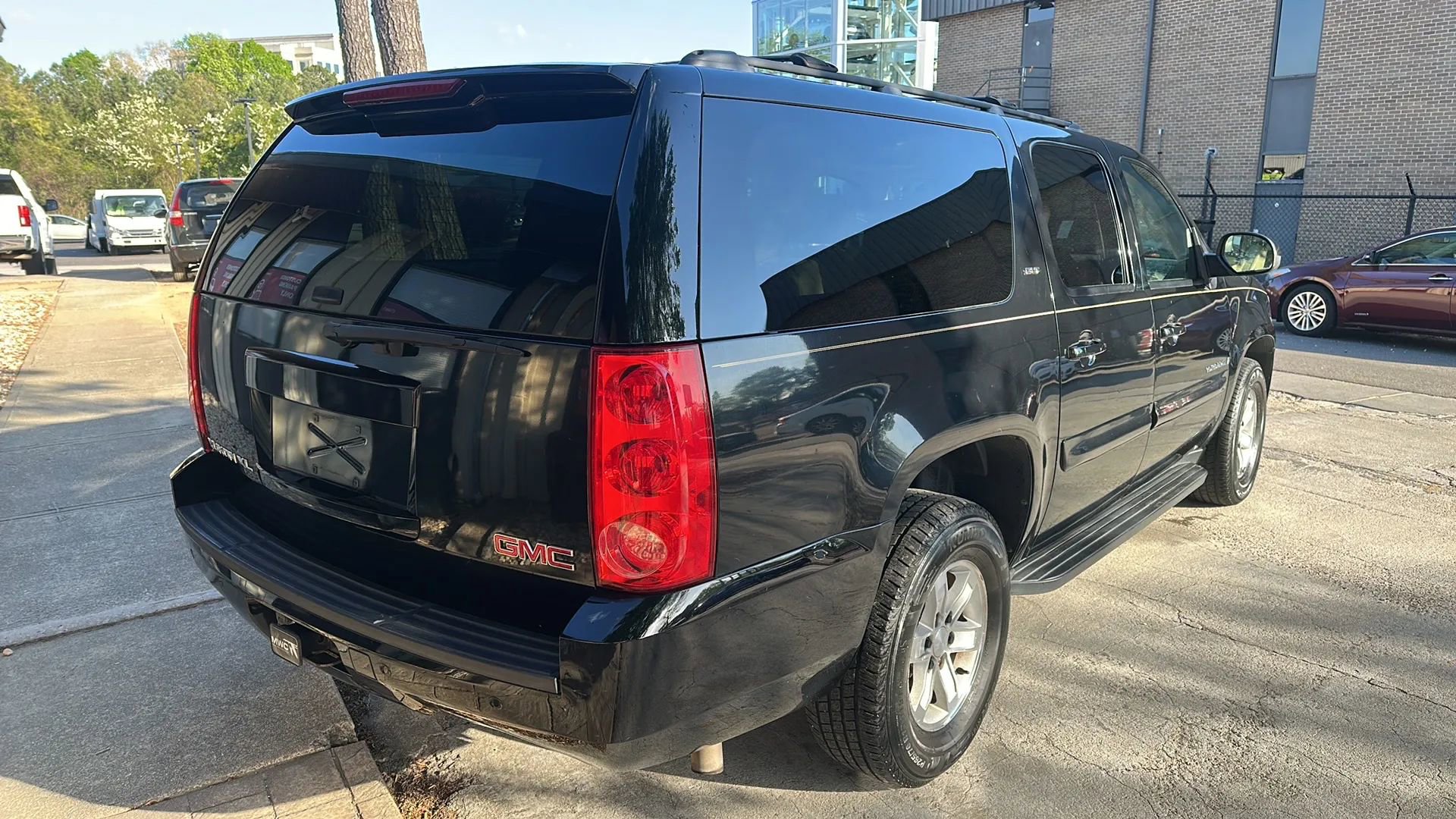 Used 2008 GMC Yukon XL SLT w/ SLT Preferred Equipment Group image 6