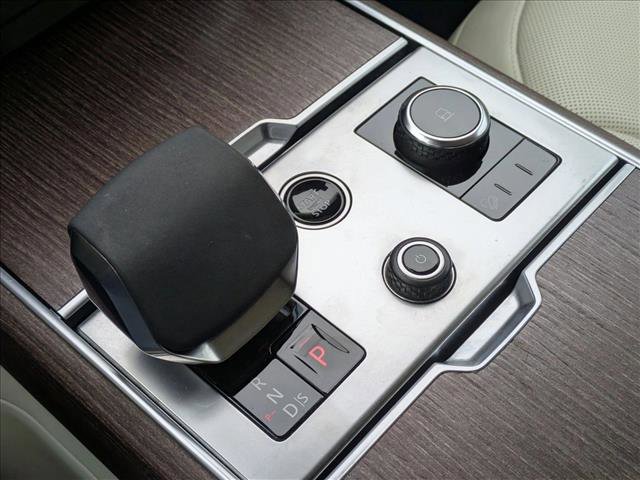 Used 2023 Land Rover Range Rover SE image 12