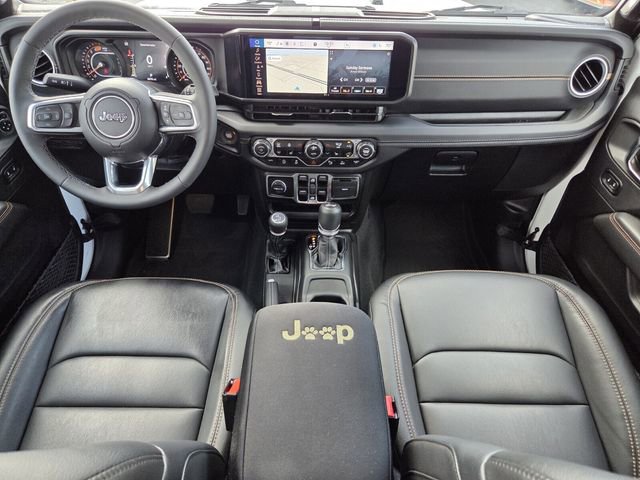 Used 2025 Jeep Wrangler Sahara image 12