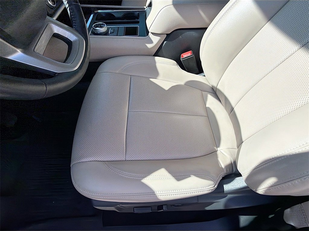 Used 2023 Ford Expedition XLT image 19