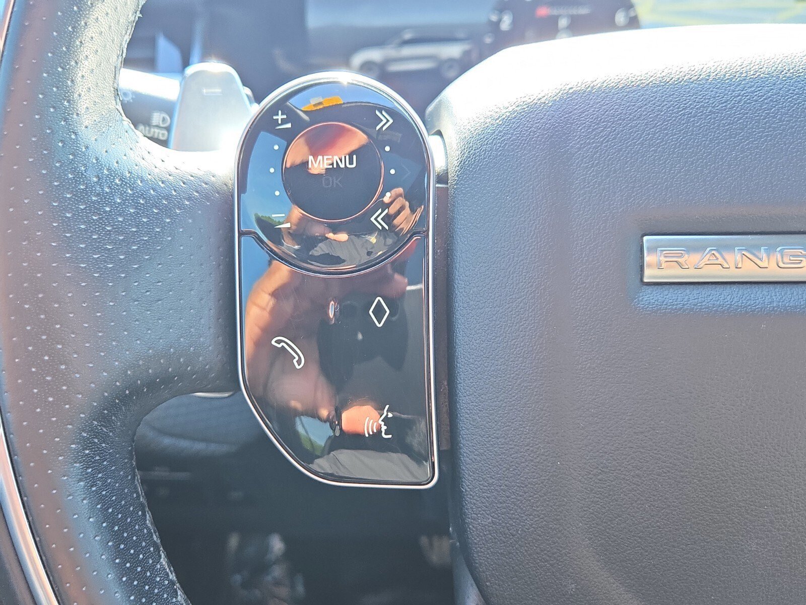 Used 2019 Land Rover Range Rover Velar R-Dynamic SE image 20