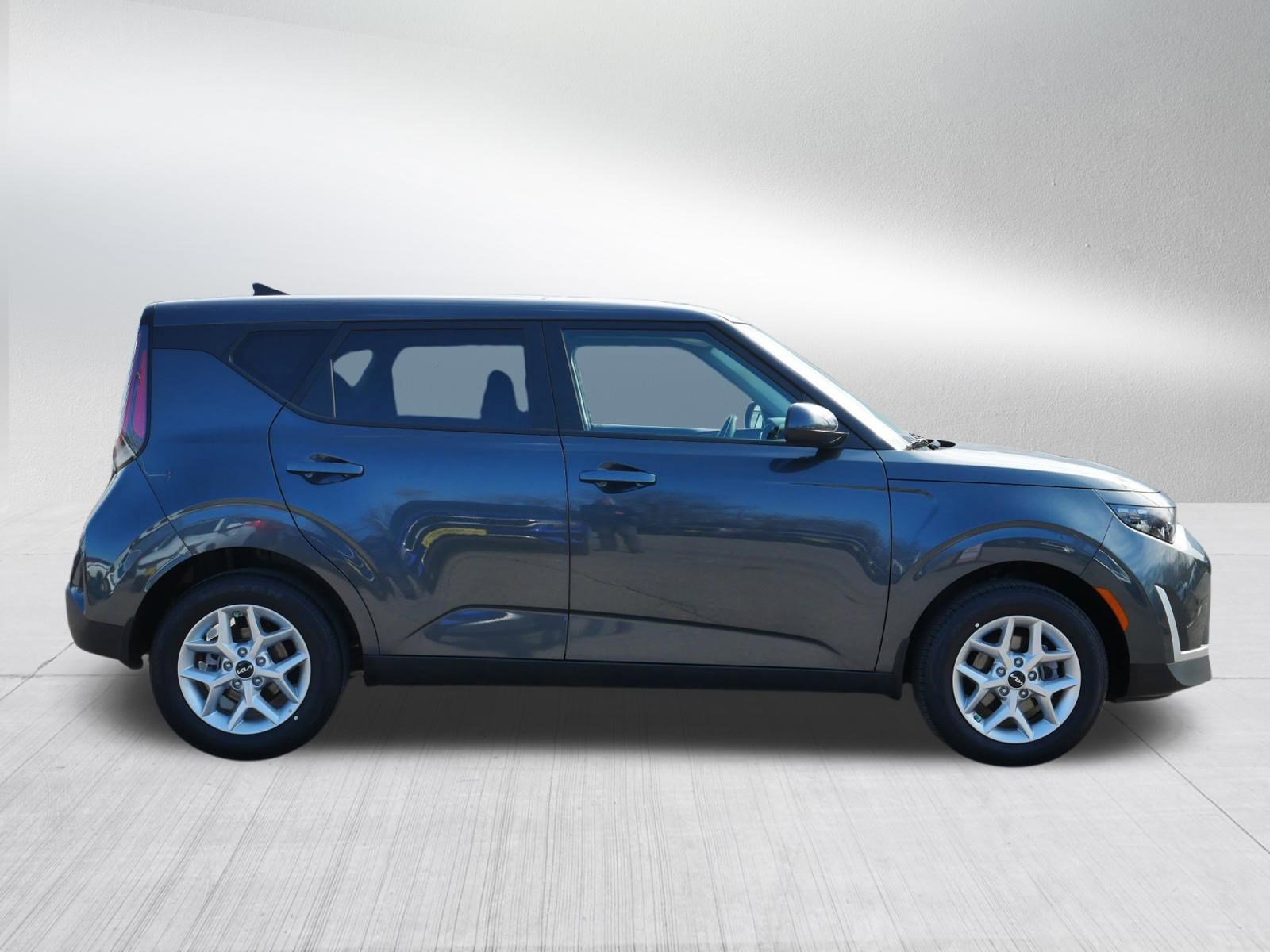 Certified 2025 Kia Soul LX w/ LX Technology Package FWD image 8