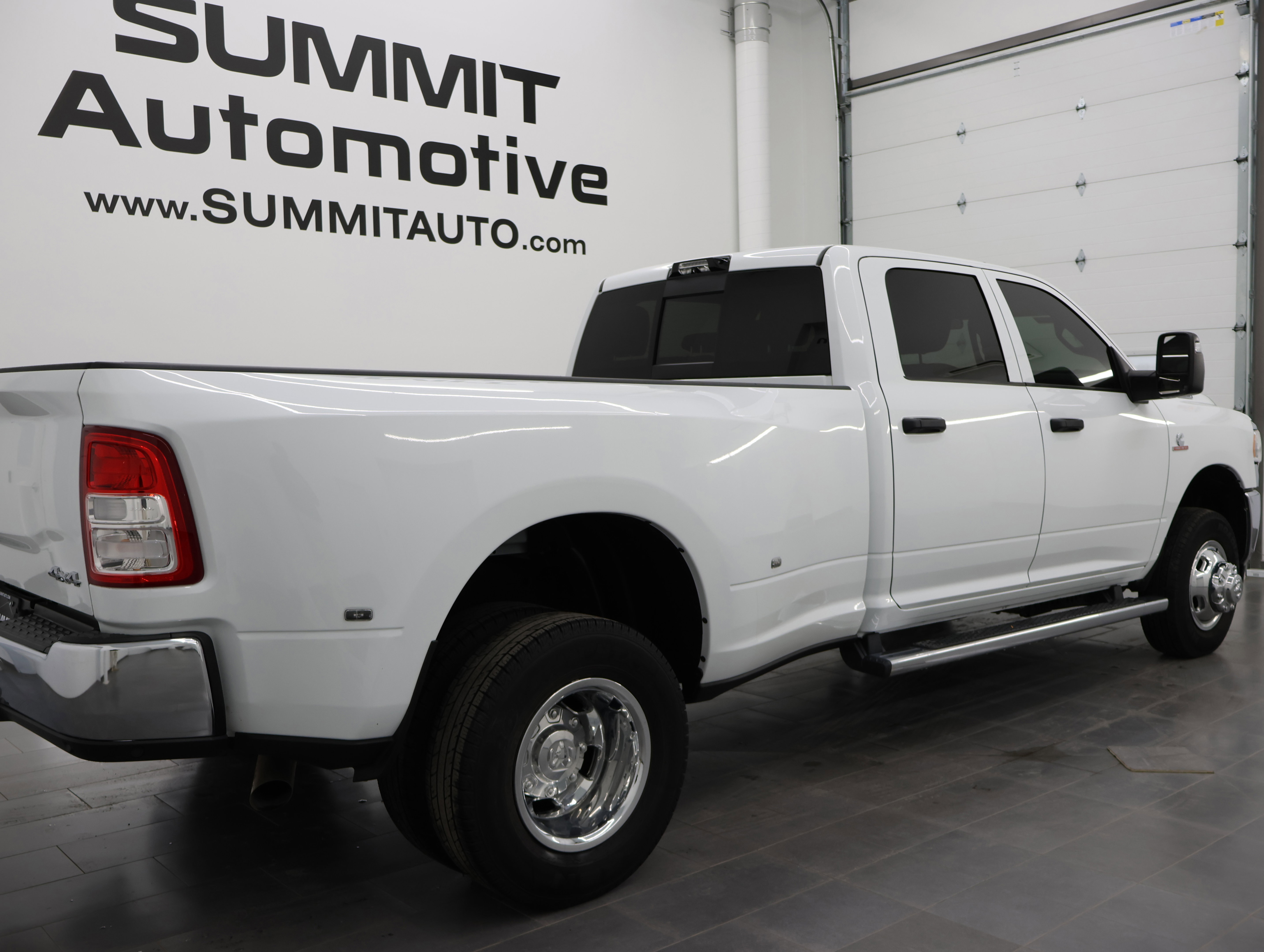Used 2024 RAM 3500 Tradesman w/ Chrome Appearance Group image 4