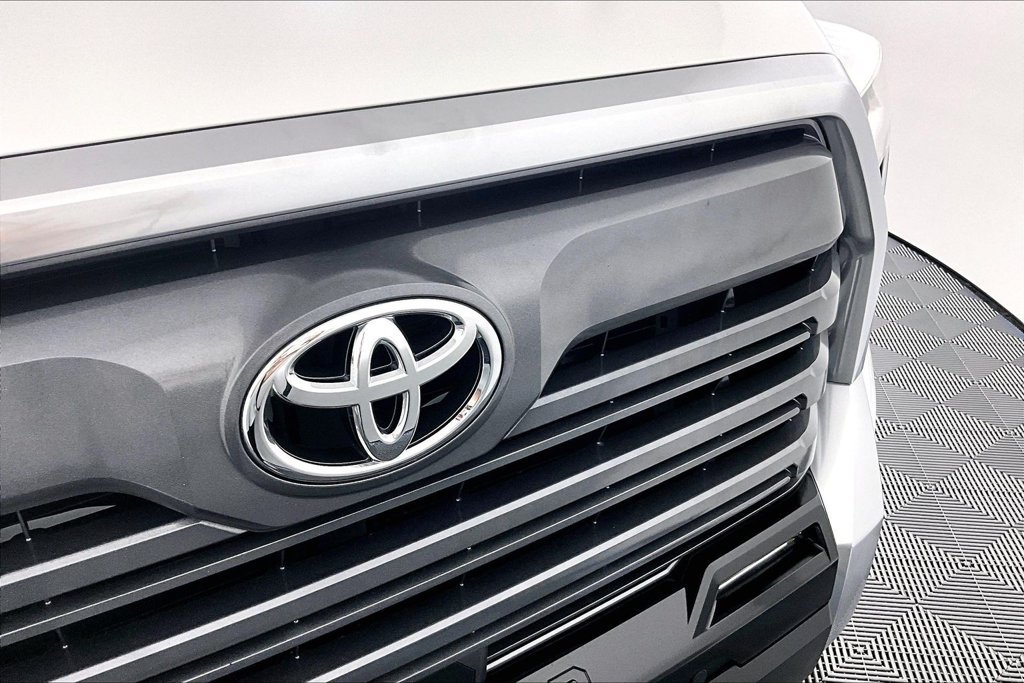 Used 2024 Toyota Tundra Limited w/ Power Package AWD/4WD image 30
