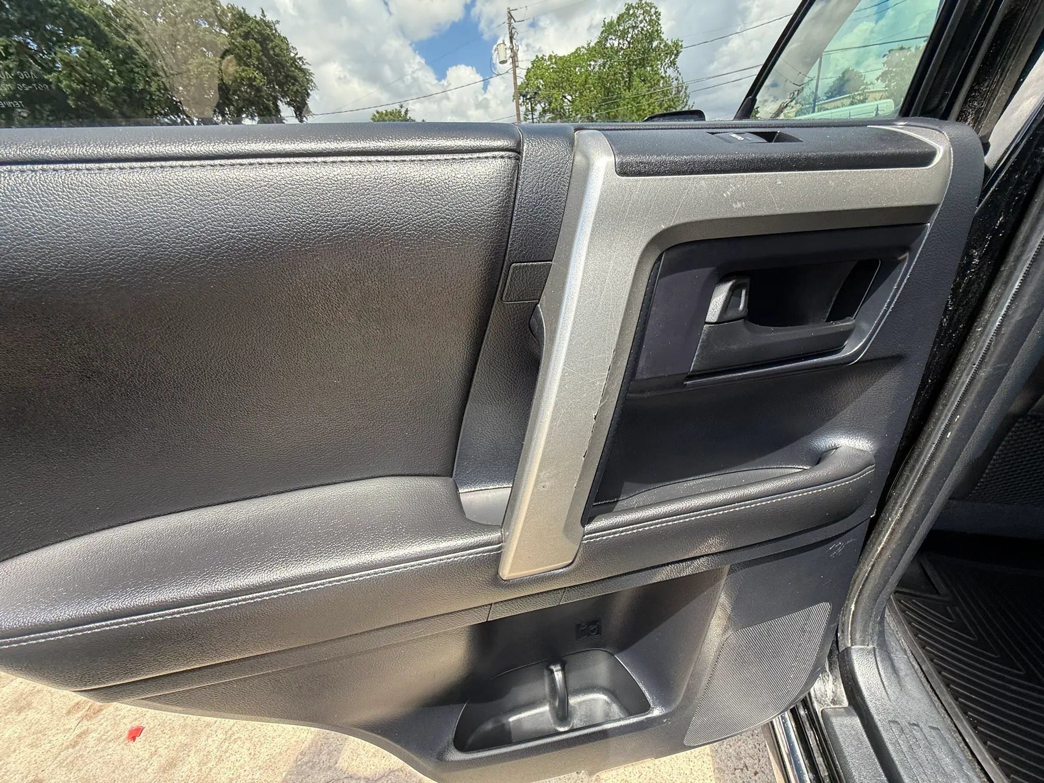 Used 2010 Toyota 4Runner Limited AWD/4WD image 19