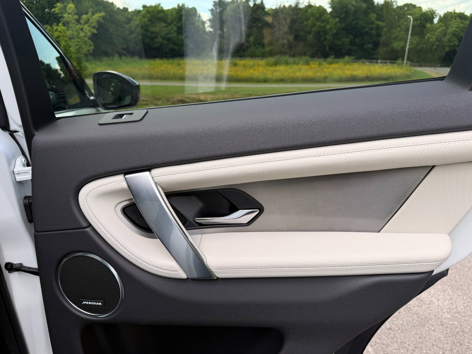 Used 2024 Land Rover Discovery Sport Dynamic SE image 17