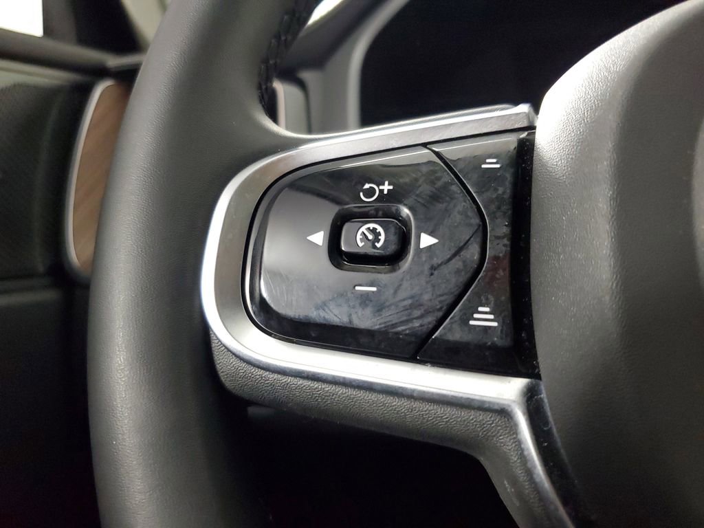 Used 2023 Volvo XC60 B5 Ultimate w/ Climate Package FWD image 25