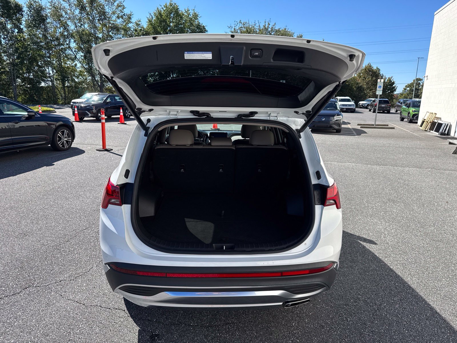 Used 2023 Hyundai Santa Fe SEL w/ Premium Package FWD image 10