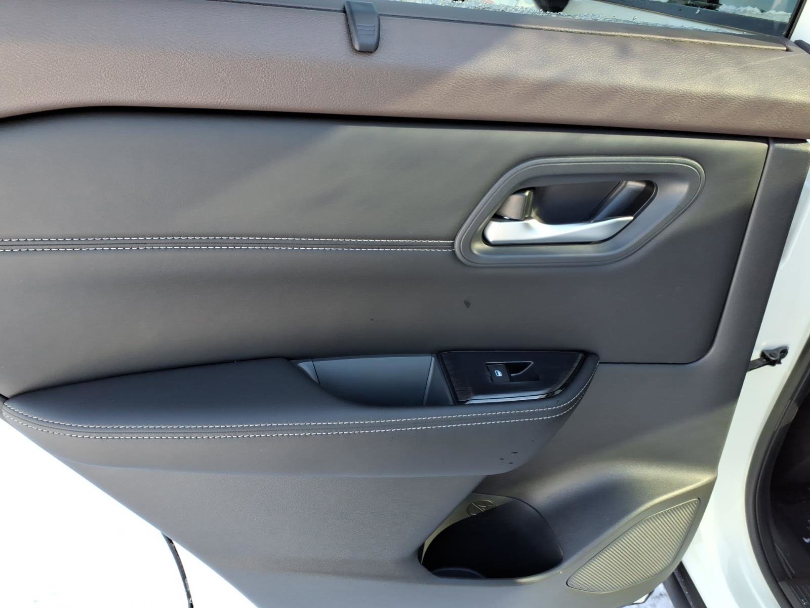 Used 2023 Nissan Rogue SV w/ SV Premium B Package image 9