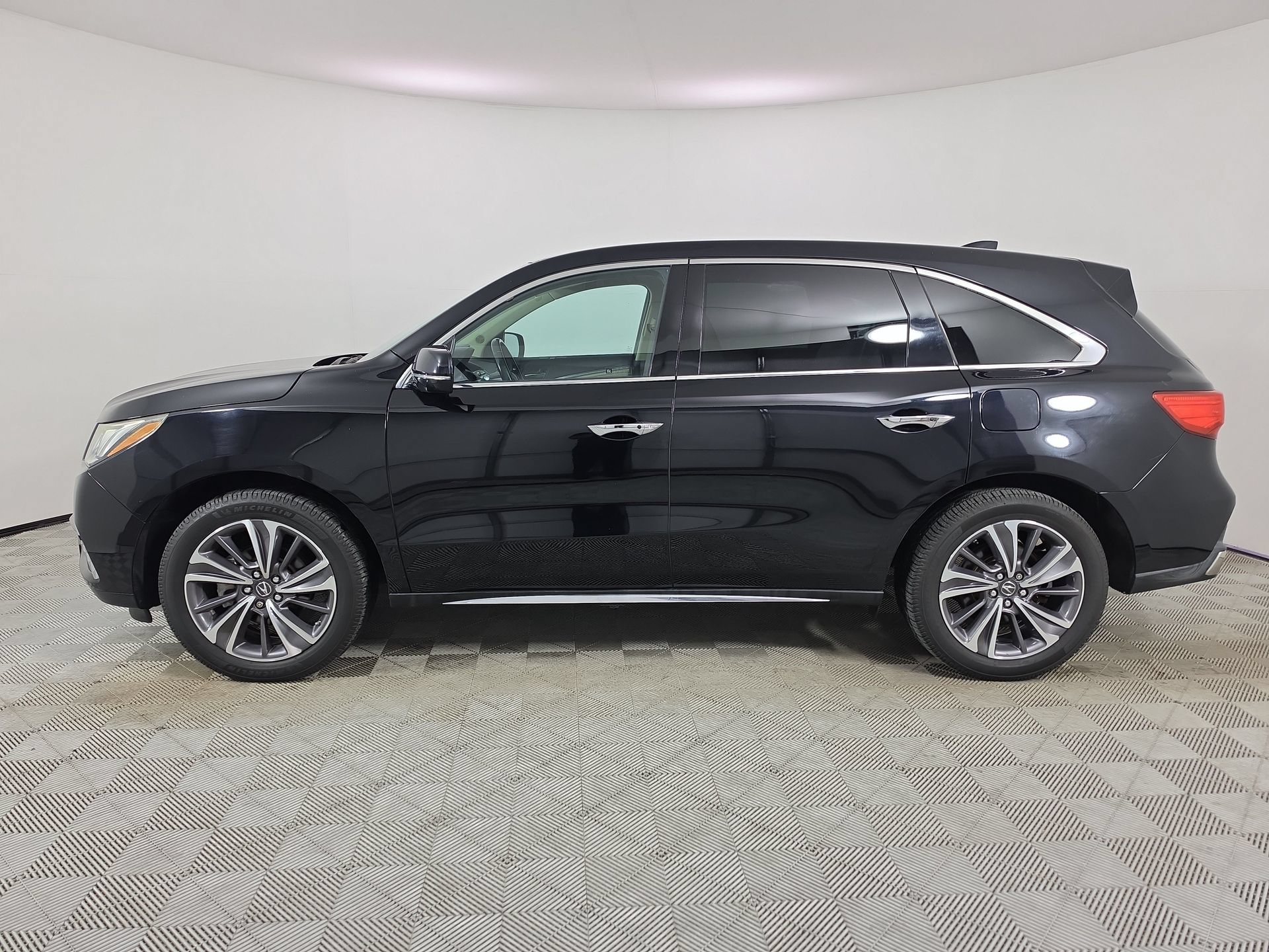 Used 2019 Acura MDX w/ Technology Package FWD image 4