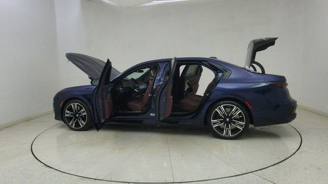 Used 2023 BMW 760i xDrive AWD/4WD image 74
