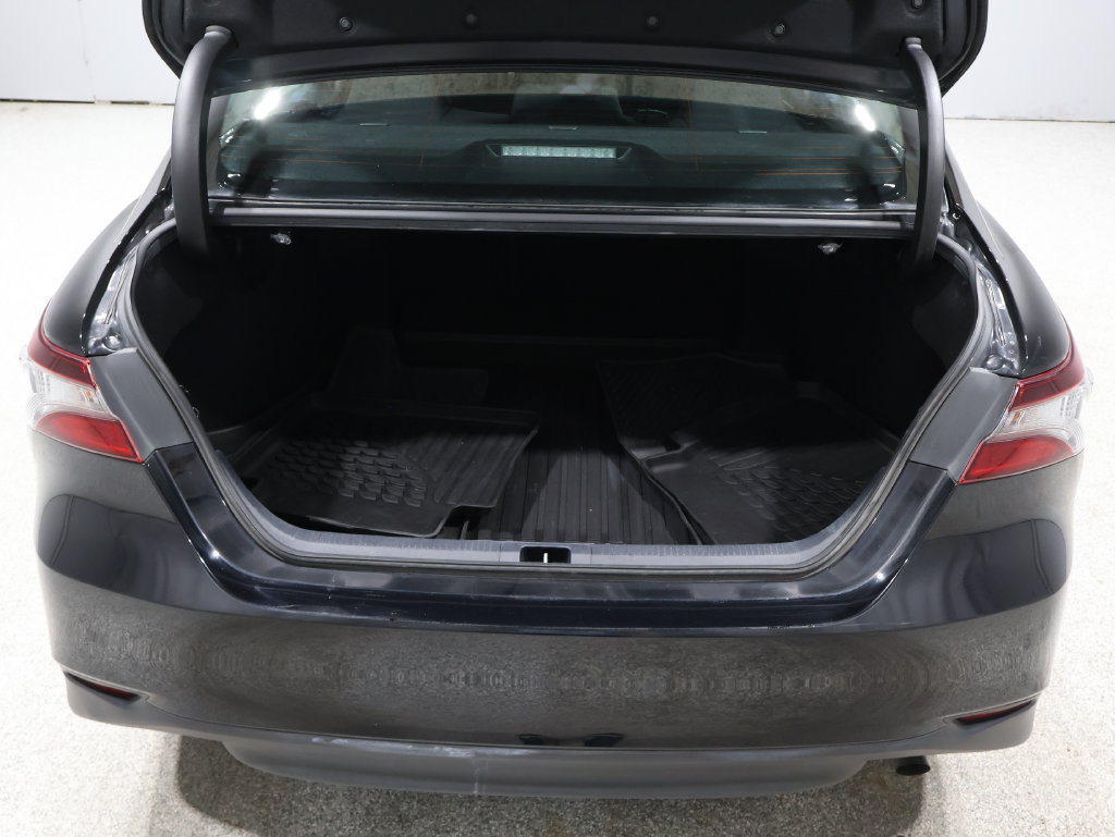 Used 2022 Toyota Camry LE AWD/4WD image 18