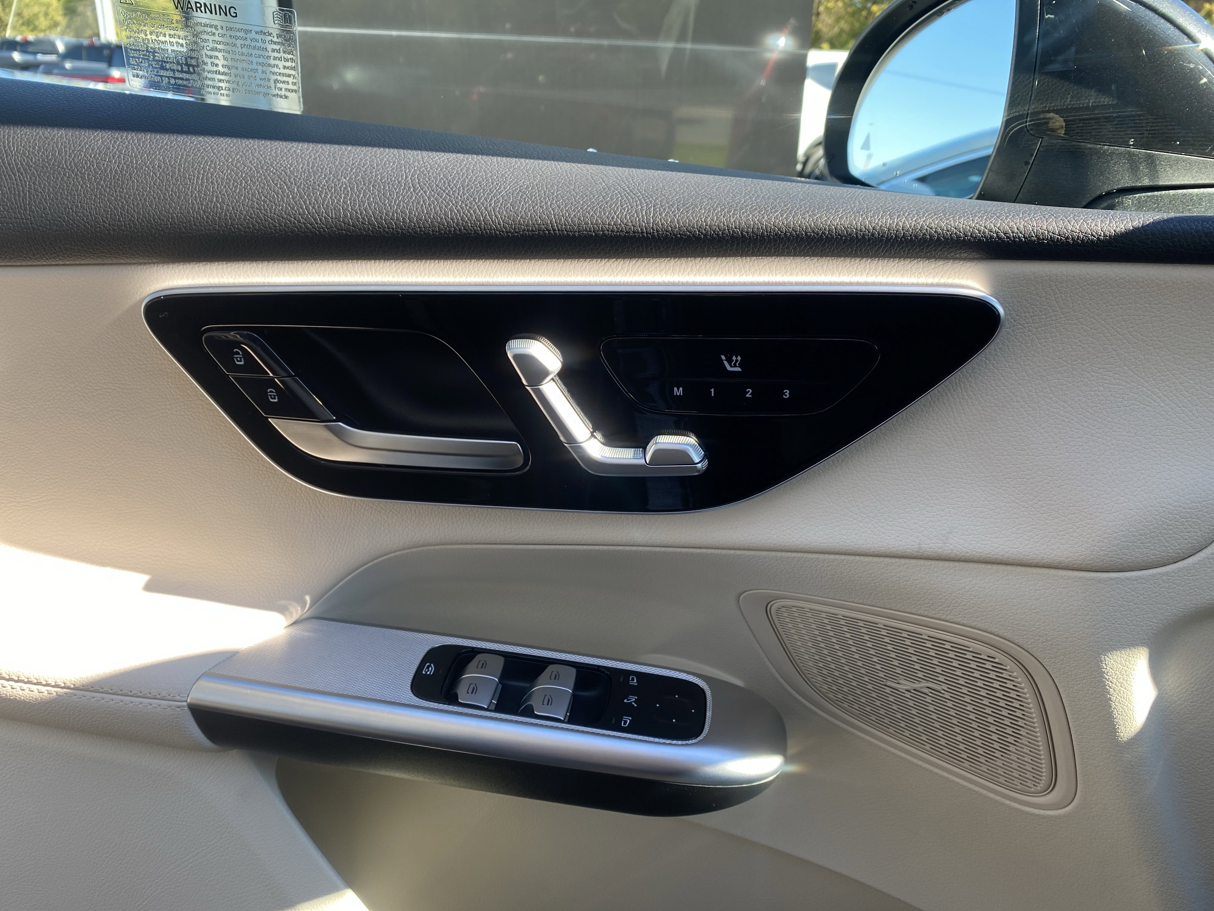 Used 2025 Mercedes-Benz GLC 300 4MATIC image 14