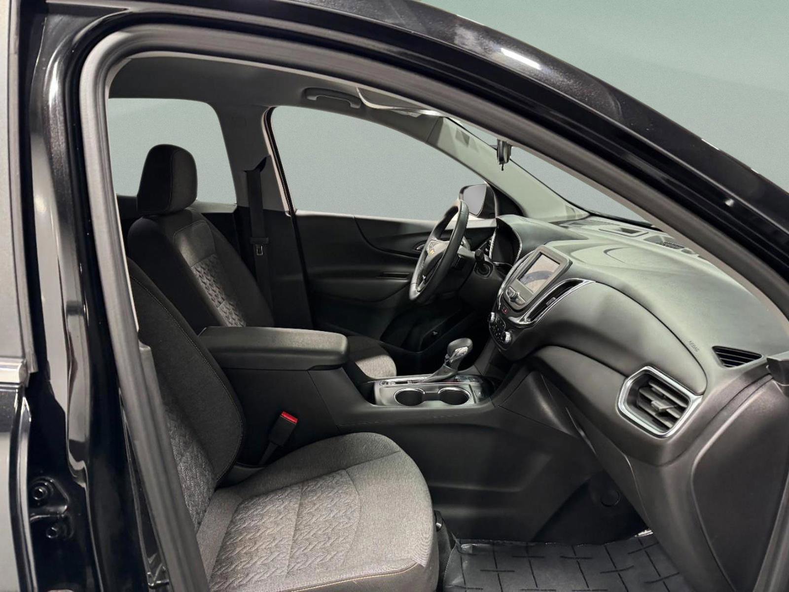 Used 2023 Chevrolet Equinox LT w/ Driver Convenience Package image 17
