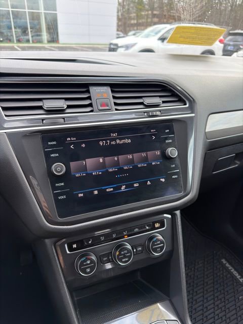 Used 2021 Volkswagen Tiguan SE w/ Panoramic Sunroof Package image 11