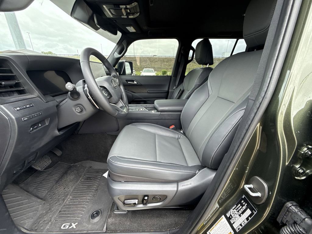 Used 2025 Lexus GX 550 w/ Accessory Package (Z1) image 30