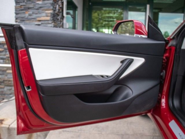 Used 2018 Tesla Model 3 image 9