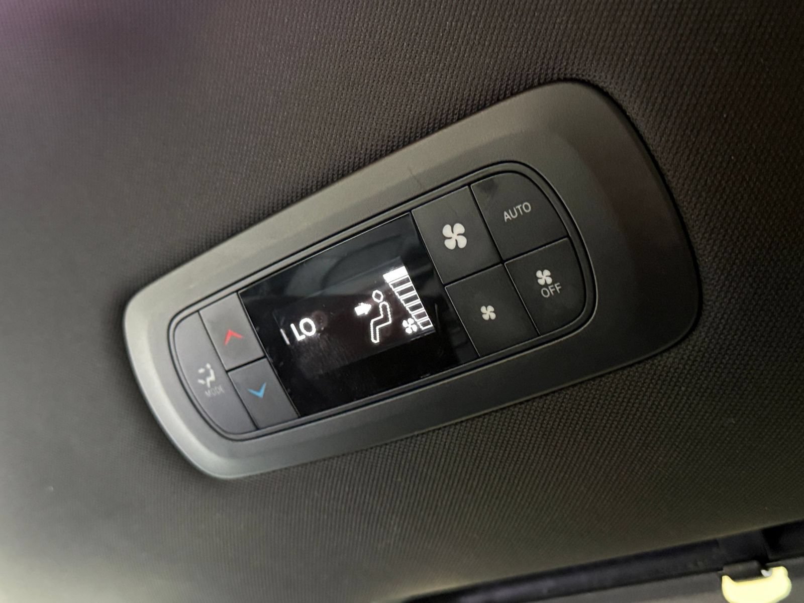 Used 2025 Chrysler Pacifica Select FWD image 24