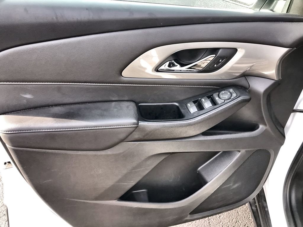 Used 2023 Chevrolet Traverse LT image 13