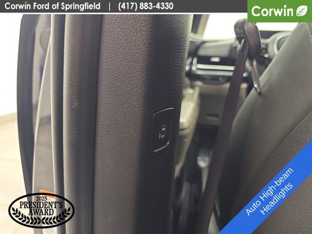 Used 2025 Kia Carnival FWD image 19