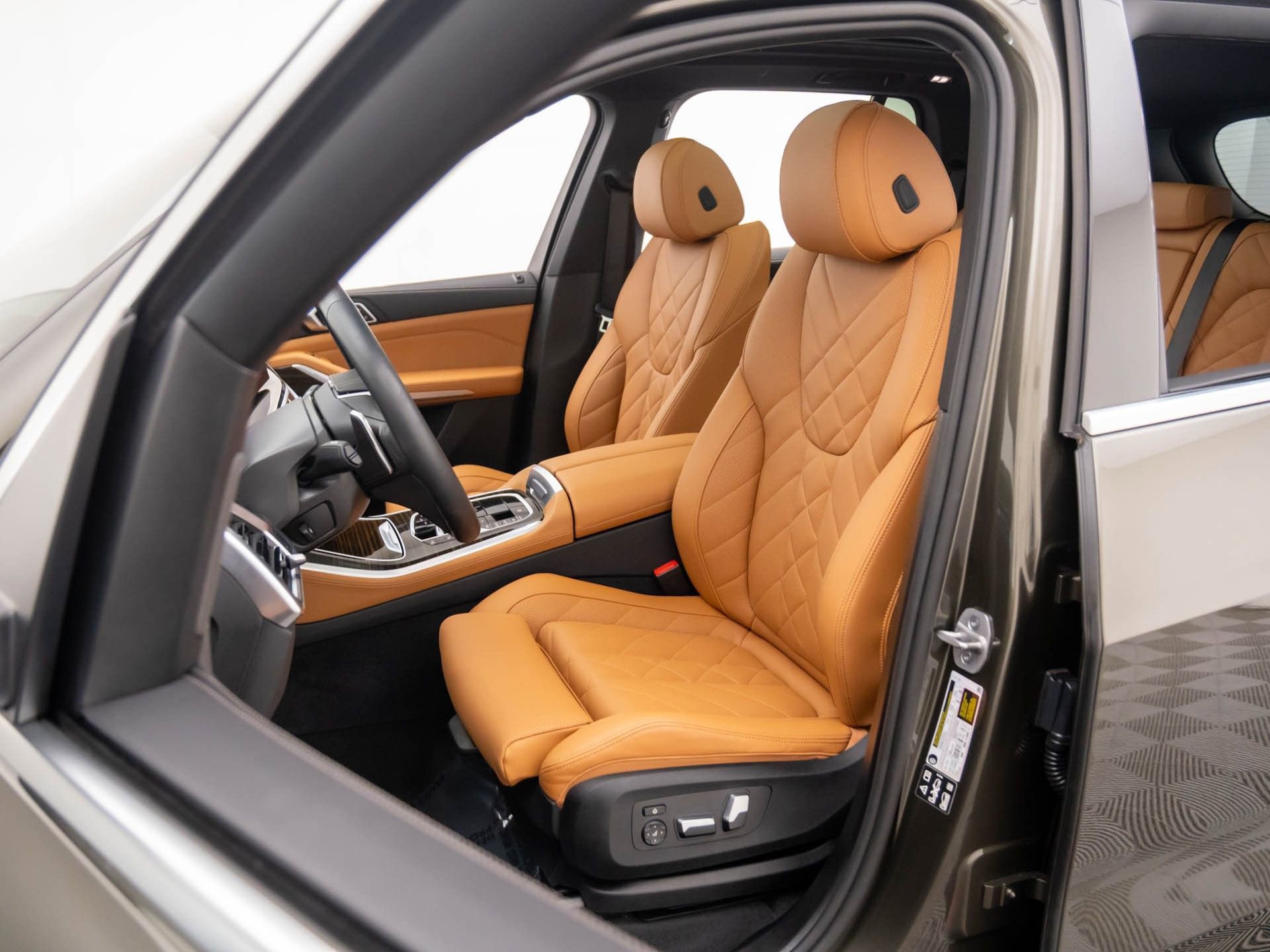 Certified 2025 BMW X5 xDrive40i w/ Premium Package image 16