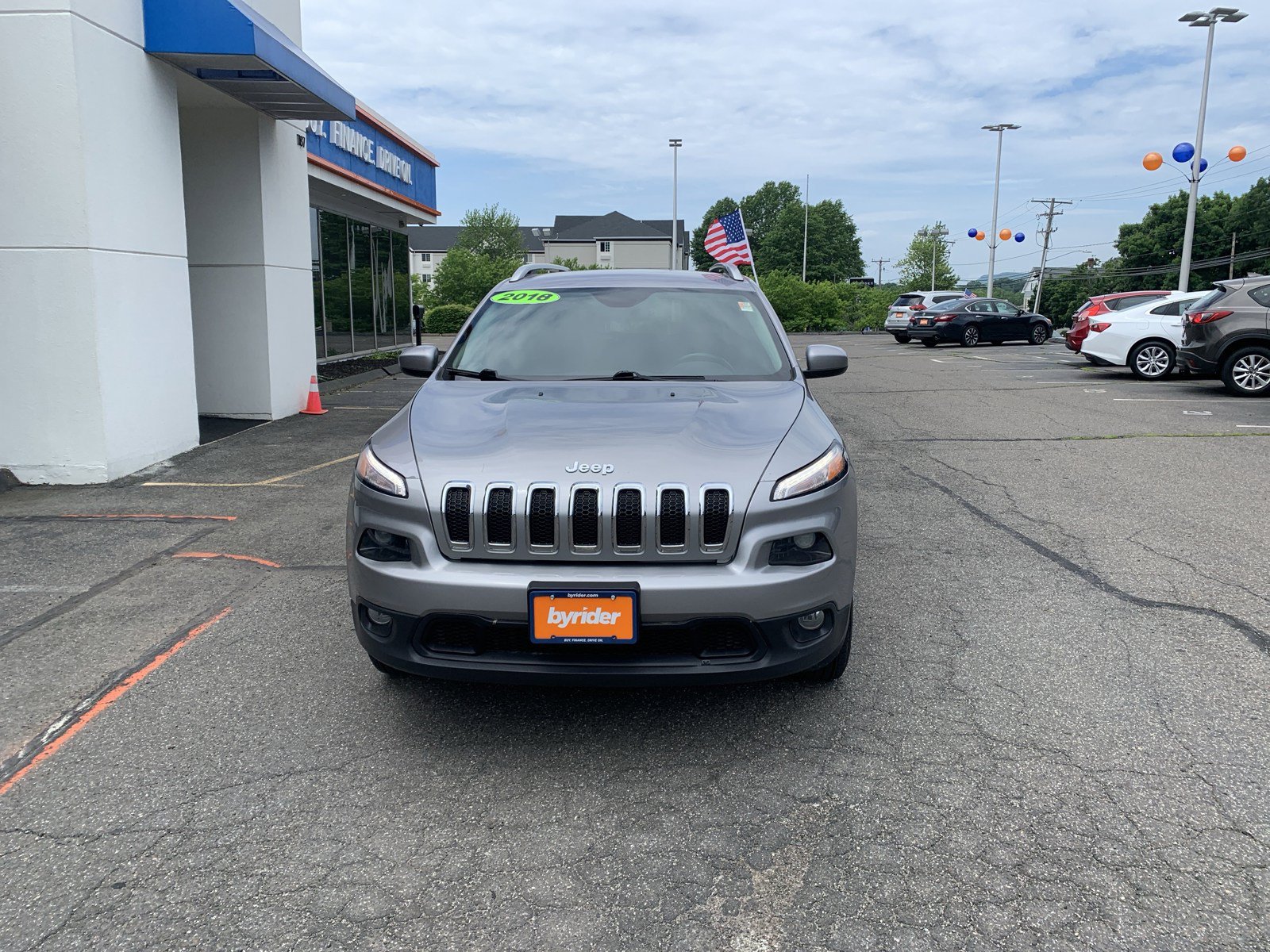 Used 2018 Jeep Cherokee Latitude Plus w/ Cold Weather Group AWD/4WD image 2