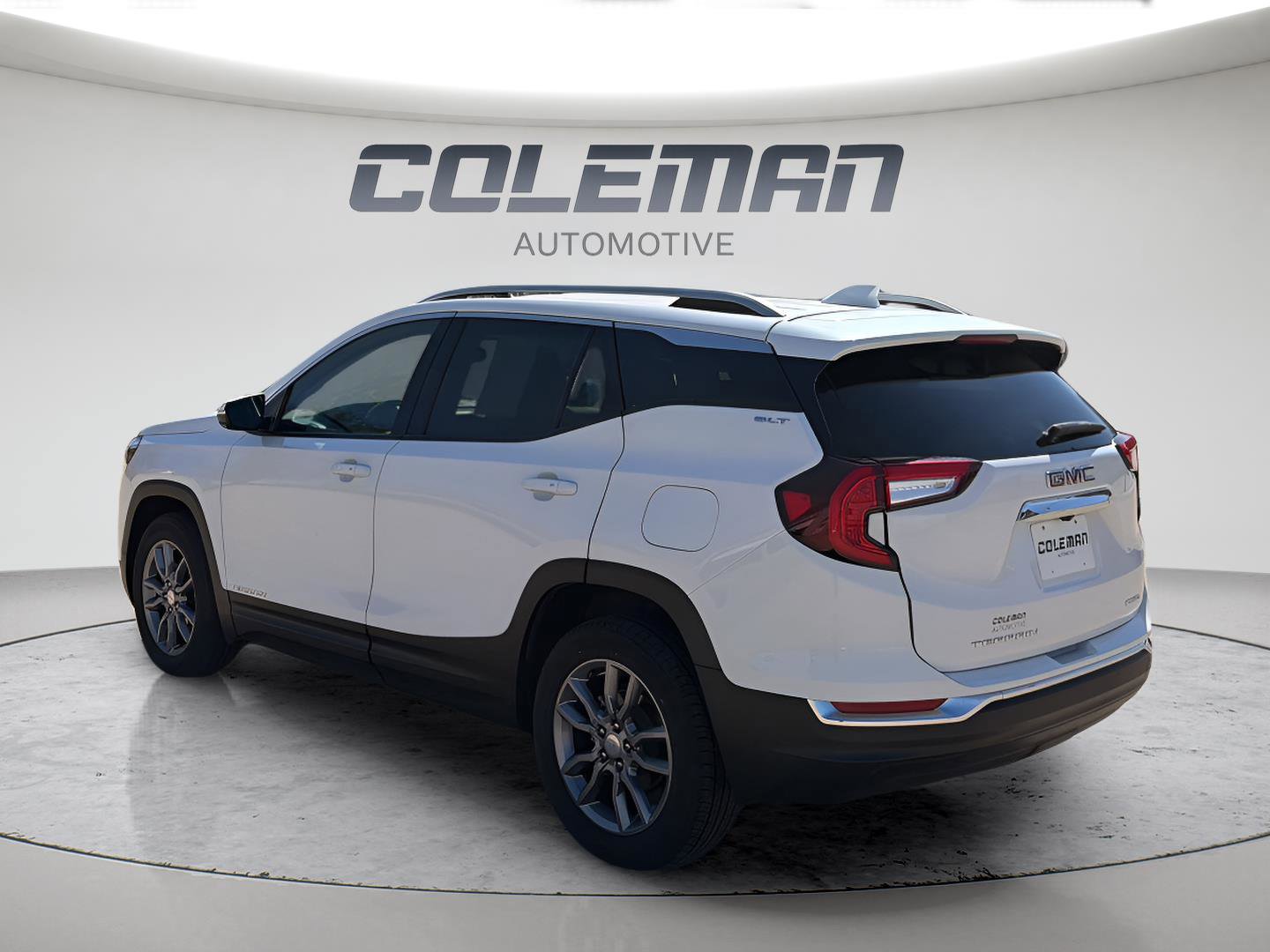 Used 2024 GMC Terrain SLT AWD/4WD image 3