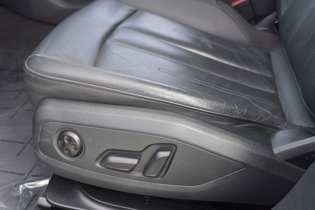 Used 2019 Audi A4 2.0T Premium w/ Convenience Package image 12