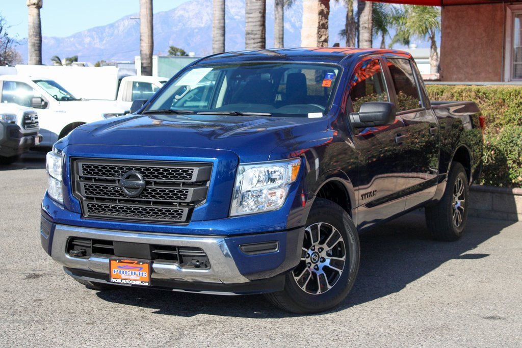 Used 2022 Nissan Titan SV image 4