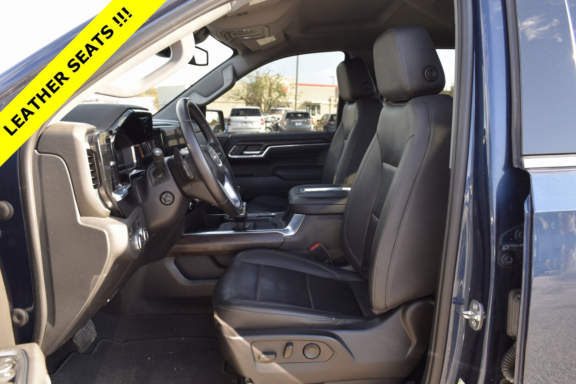 Used 2022 GMC Sierra 1500 SLT w/ SLT Convenience Package image 3