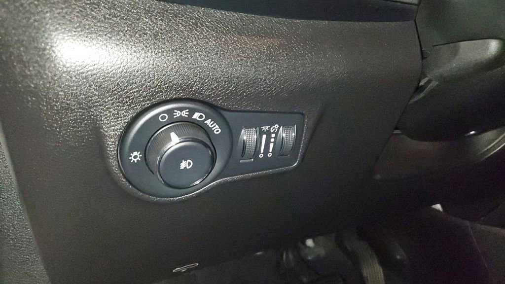 Used 2023 Jeep Compass Altitude image 22