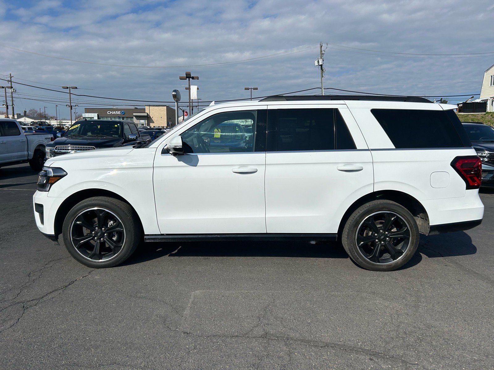 Used 2023 Ford Expedition Limited image 8
