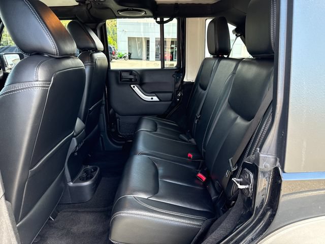 Used 2014 Jeep Wrangler Unlimited Rubicon w/ Connectivity Group AWD/4WD image 15