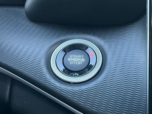 Used 2023 Jeep Grand Cherokee Laredo image 16