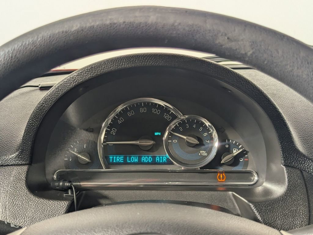 Used 2011 Chevrolet HHR LT FWD image 16