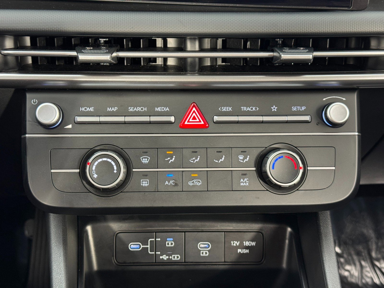 Used 2025 Hyundai Tucson SE image 27