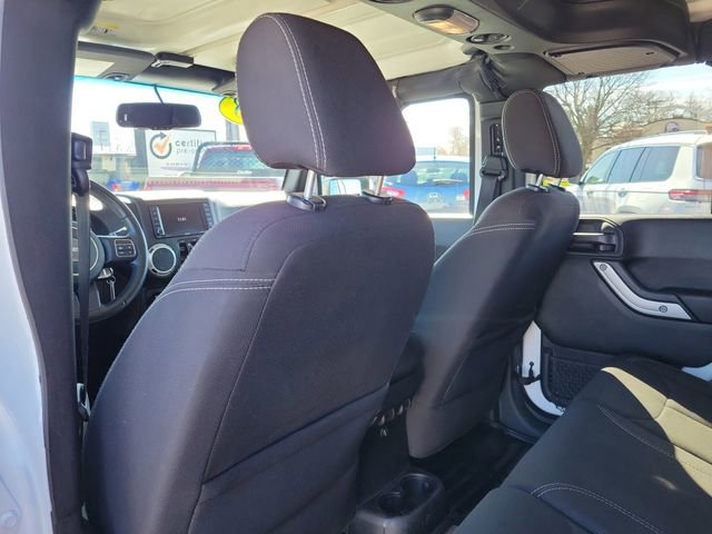 Used 2018 Jeep Wrangler Unlimited Sahara w/ Connectivity Group image 14
