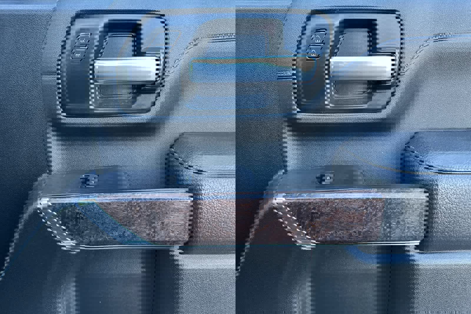 Used 2021 GMC Sierra 2500 Denali w/ Denali Ultimate Package image 18