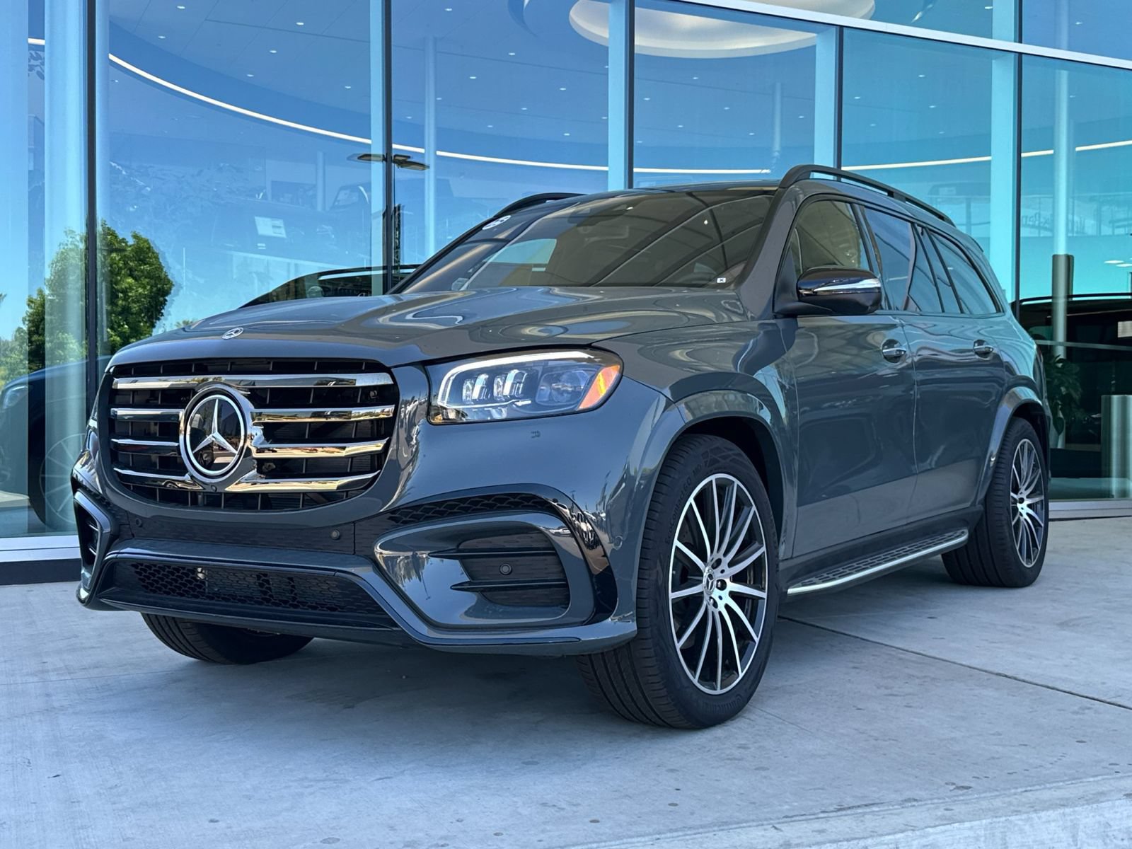 Used 2025 Mercedes-Benz GLS 580 4MATIC image 6