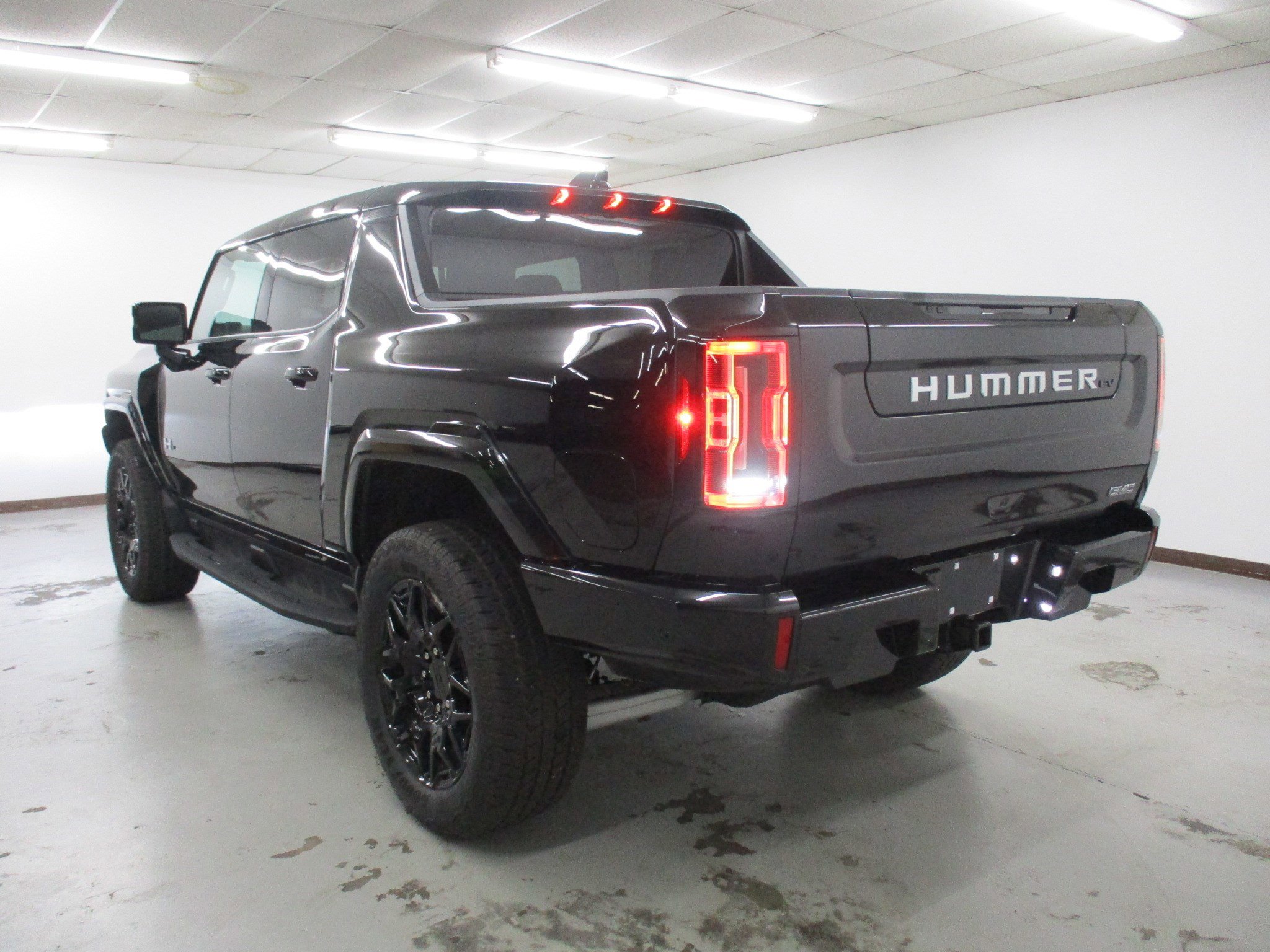 New 2026 GMC Hummer EV 2X w/ LPO, Dark Essentials Package image 3