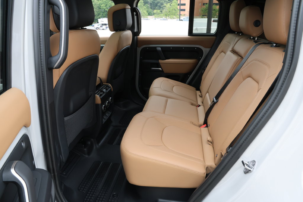 New 2026 Land Rover Defender 110 X-Dynamic SE AWD/4WD image 17