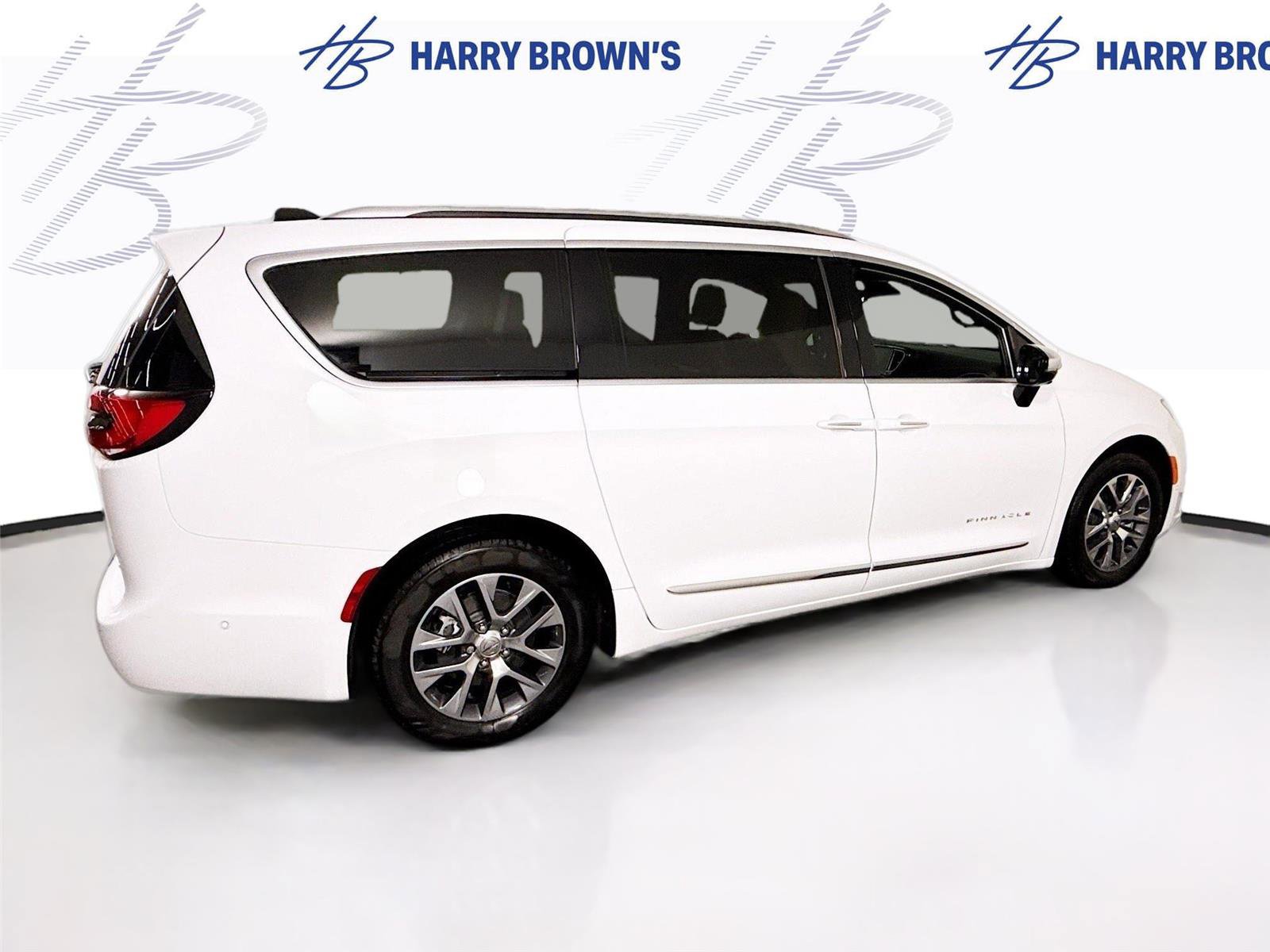 Used 2023 Chrysler Pacifica Pinnacle image 36