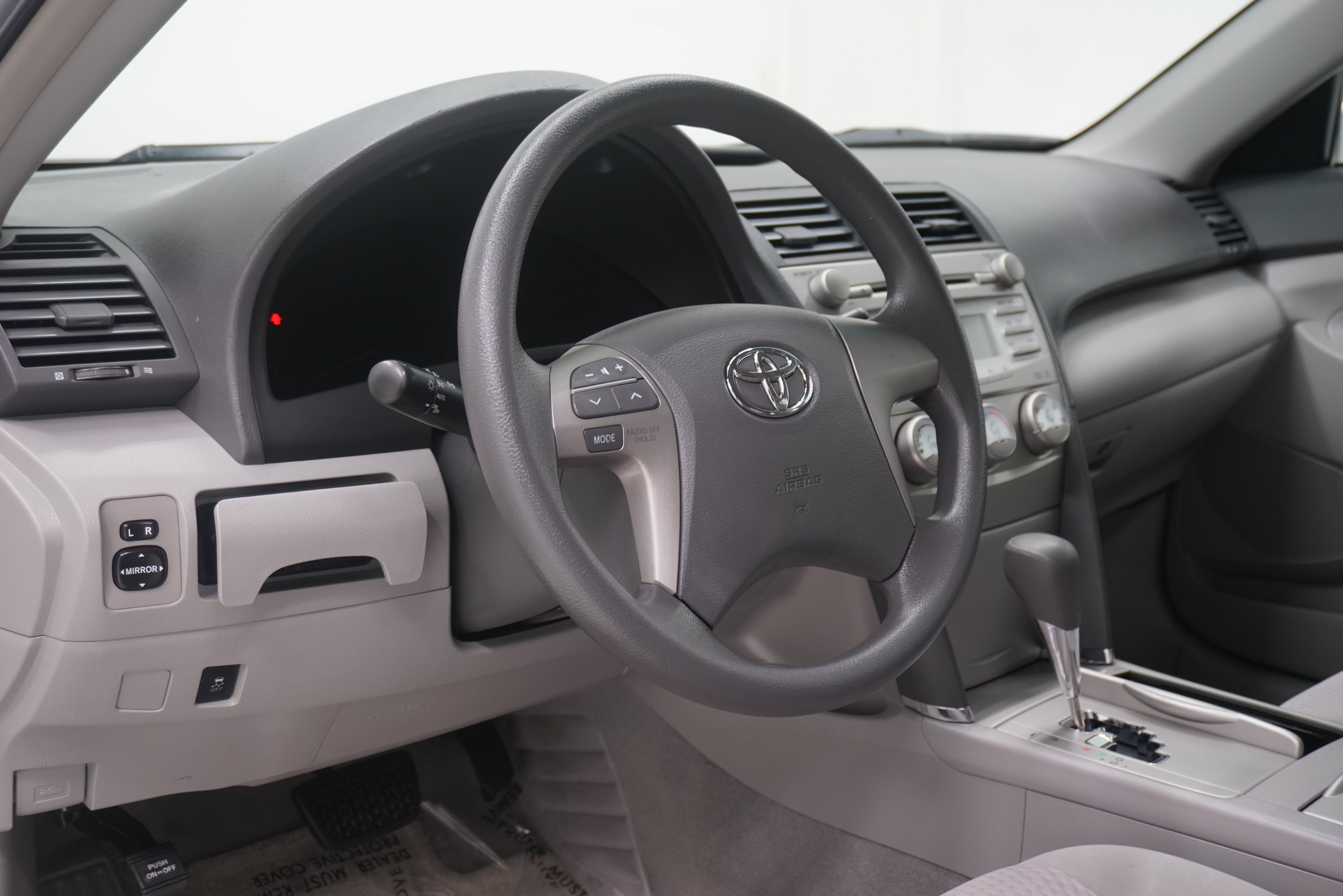 Used 2010 Toyota Camry LE FWD image 9