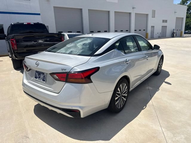 Used 2024 Nissan Altima 2.5 SV FWD image 11